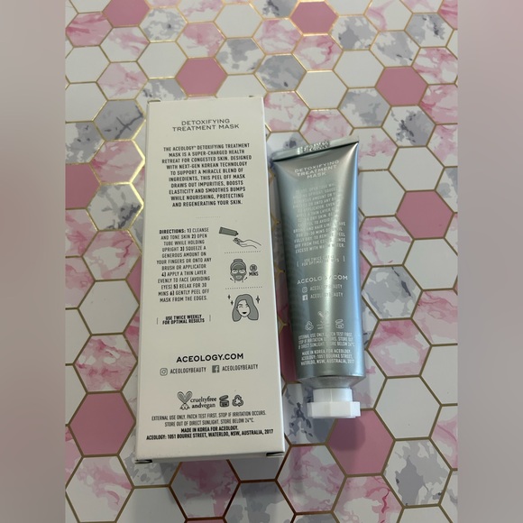 2/$35 ACEOLOGY Detoxifying Treatment Mask - Picture 2 of 2